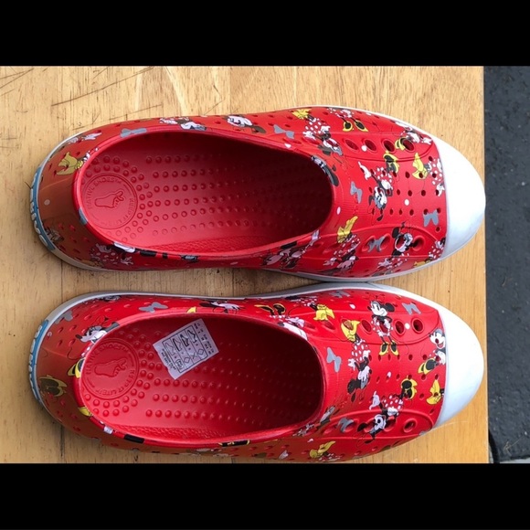 Native Disney Mickey Mouse Red Rubber Water Shoes Size W8 worn twice like new - Picture 4 of 5